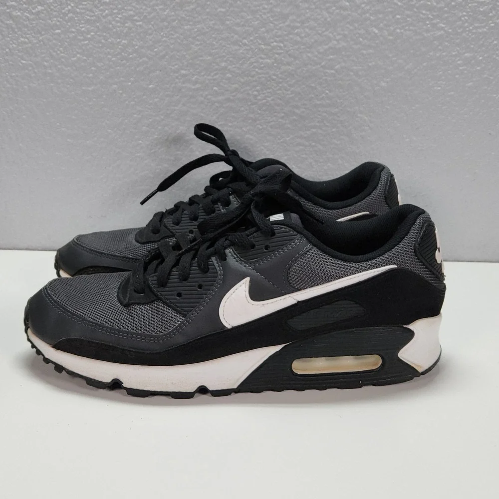 Nike Air Max 90 Men’s Sz 10 Low Top Lace-Up Sneakers Black/White/Gray CN8490-002